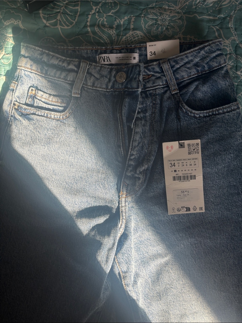 Zara women’s Mom-Fit Jeans in denim Blue